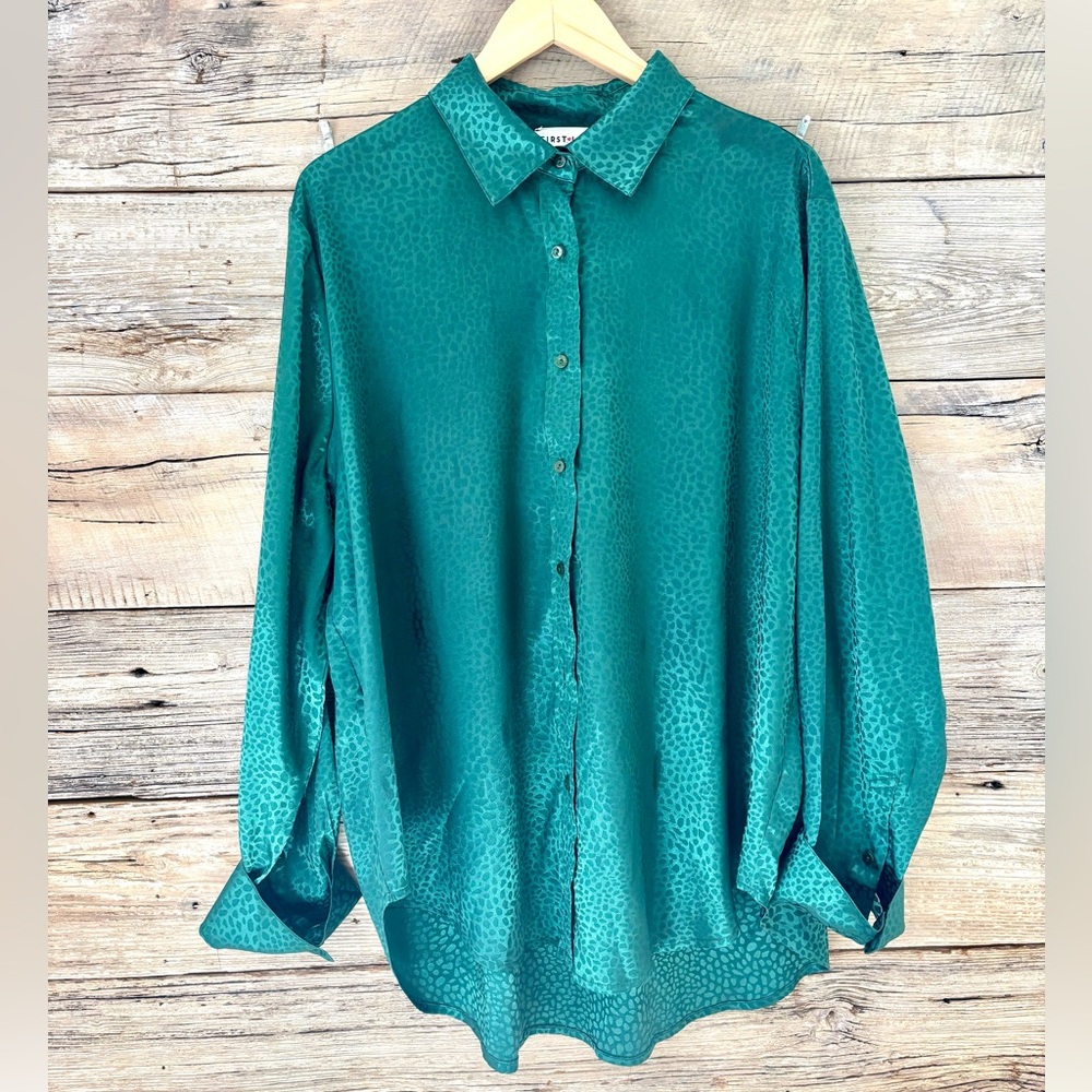 First Love Emerald Green Textured Leopard Print Silky Women's Top